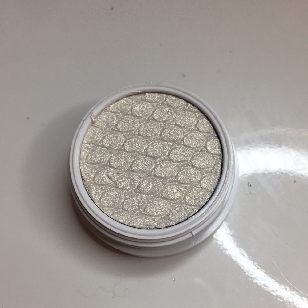 Colourpop super shock shadow- Valley girl